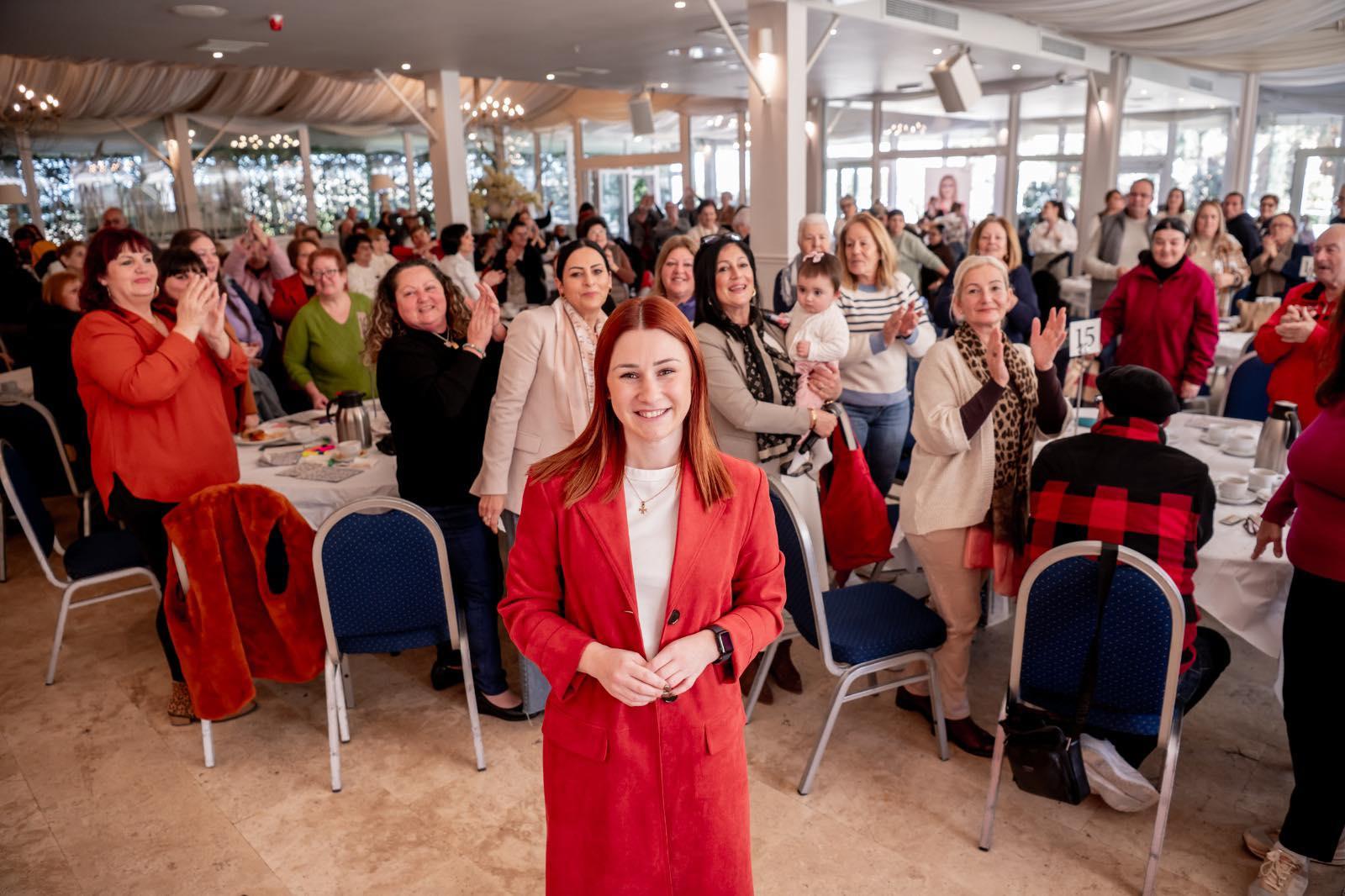 Cressida Galea mal-komunità